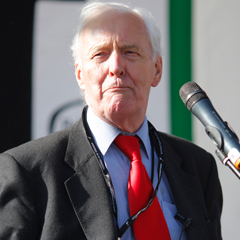 Tony Benn speaking at Stop the War demo, Manchester 24.09.08