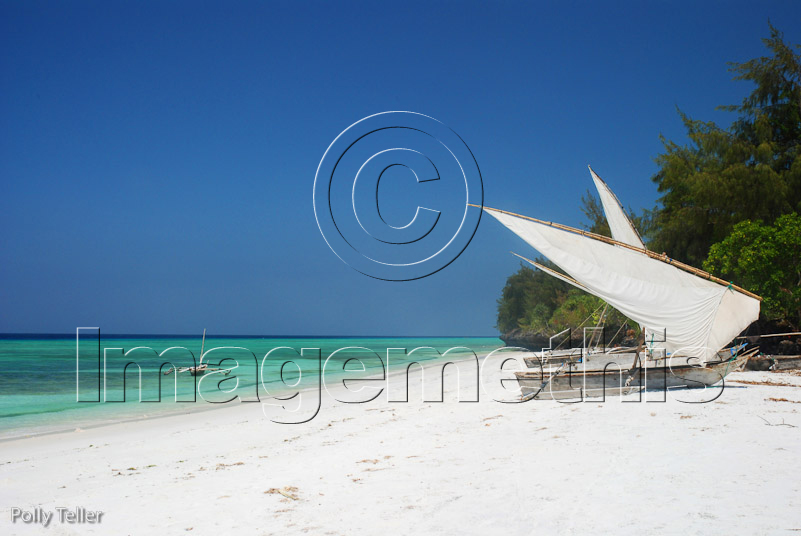 Manta Resort beach boats