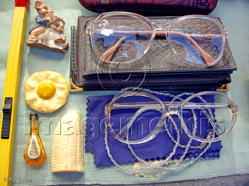 Glasses and fridge magnets for sale in Lisbon